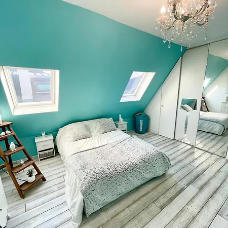 Ideally Located , Eiffel Tower View Apartment *