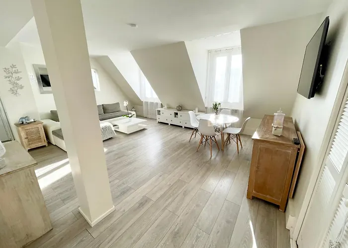 Ideally Located , Eiffel Tower View Apartamento