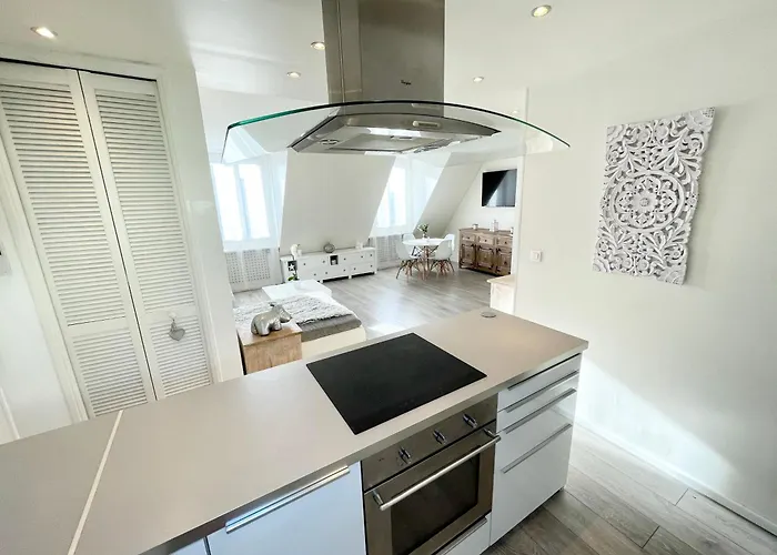 Ideally Located , Eiffel Tower View