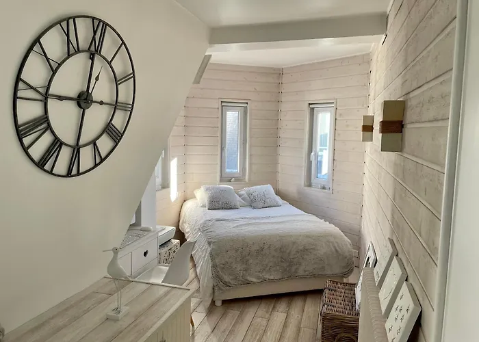 Ideally Located , Eiffel Tower View Neuilly-sur-Seine