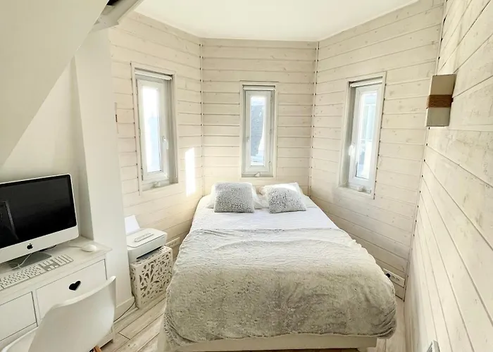 Ideally Located , Eiffel Tower View Neuilly-sur-Seine