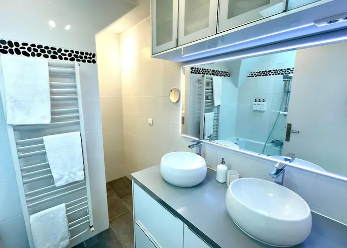 Ideally Located , Eiffel Tower View